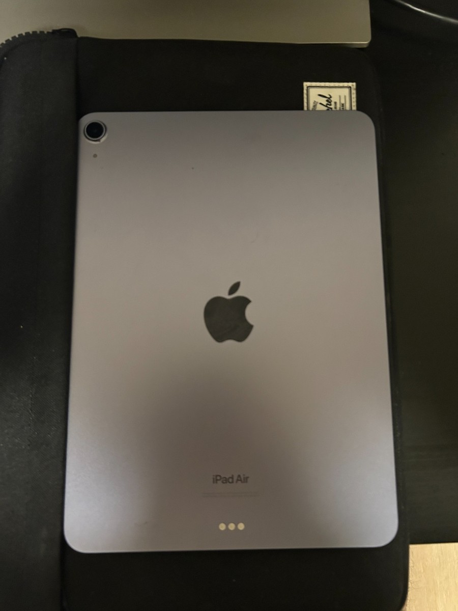 iPad Air 5th Gen 256GB Wi-Fi Bundle – Magic Keyboard + Apple
