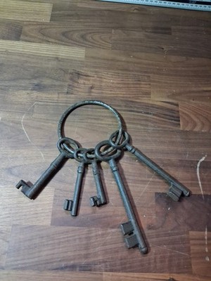 VINTAGE ECHTES GUSSEISEN GEFÄNGNIS - 5 SCHLÜSSELANHÄNGER