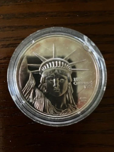 1986 Statue of Liberty Centennial 1 Troy Oz. .999 Fine Silver Round
