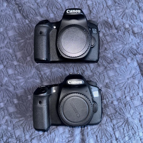 Canon EOS 70D + Canon EOS 60D - Bodies only. FOR PARTS. DO NOT TURN ON.