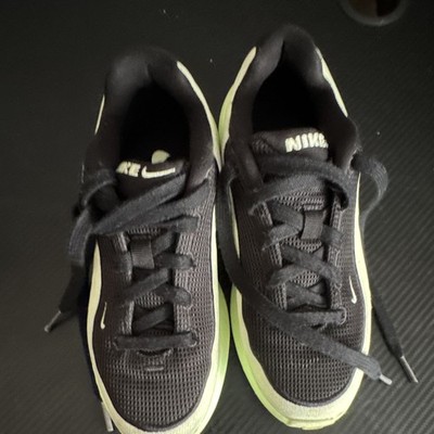 Nike Black Volt Running Shoes Boys Size 4Y Athletic Sneakers Pre-Owned