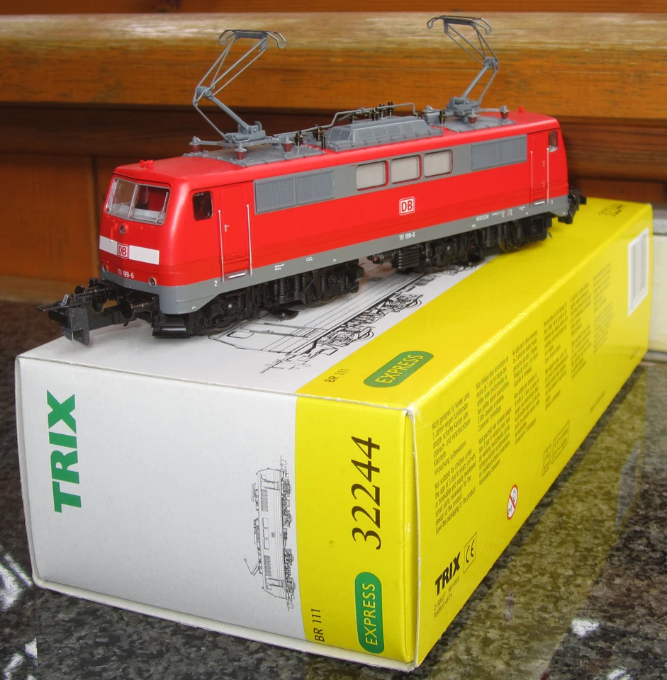 TRIX  EXPRESS 32244 DB-Reise- und Güterzuglok BR 111, OVP, TOP - Bild 2 von 4