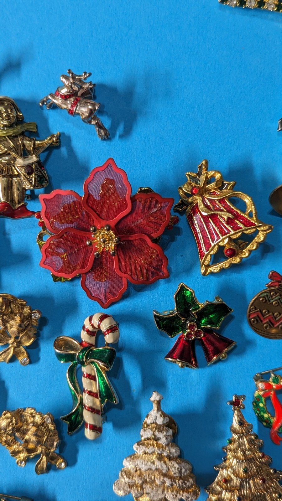 Lot Of Collectible Vintage Christmas Brooches/Pins Santa. Wreaths