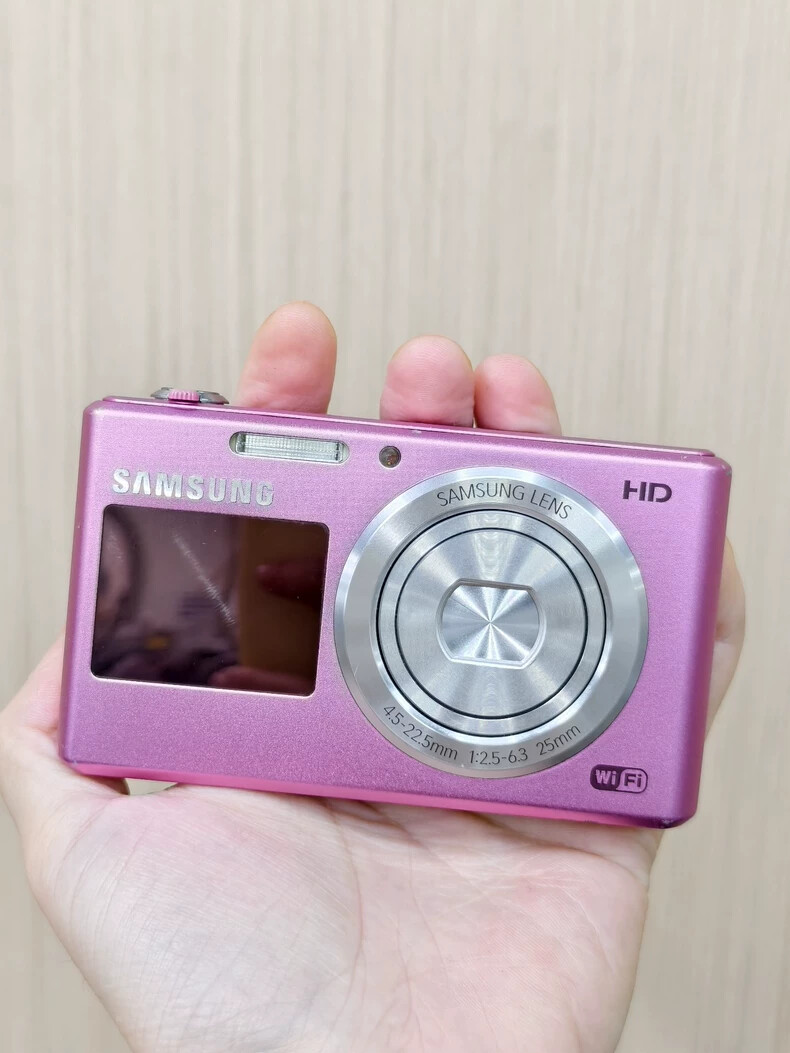 Samsung DV150F Digital Camera 16.2MP 5x optical zoom Dual LCD