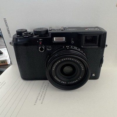 Fujifilm X100S Compact Digital Camera 16.3MP Black 2.8'' Screen f/2 Aperture