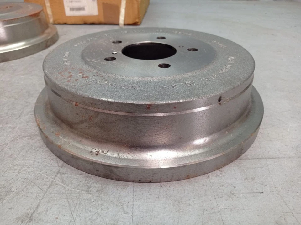 Brake Drum Rear Set 2 Piece for Chrysler Voyager Dodge Caravan 04877263AG Foto 4 de 4