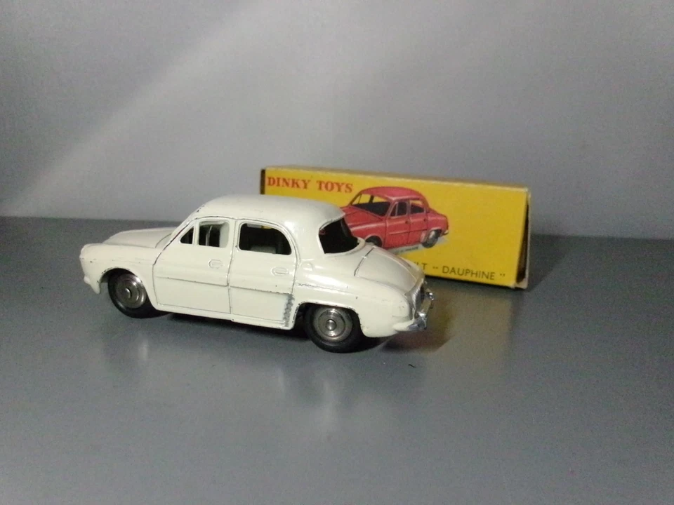 Dinky Toys  Renault Dauphine no.24E  scale 1/43  Made in France RARE Color  - Immagine 3 di 4