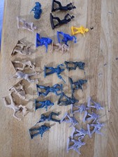  25  Vintage Toy Army Men/ Cowboys  Indians Figures Plastic Soldiers Lot