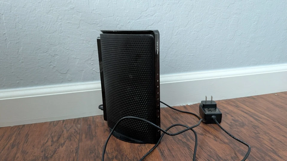 TP-Link TC-W7960 DOCSIS 3.0 WiFi Cable Modem Wireless Router Black 12V 300Mbps - Image 3 of 4