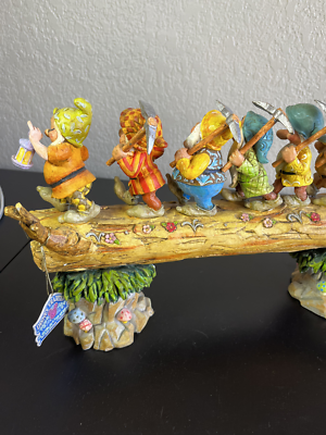 Enesco 4005434 Jim Shore Disney Homeward Bound Snow Seven