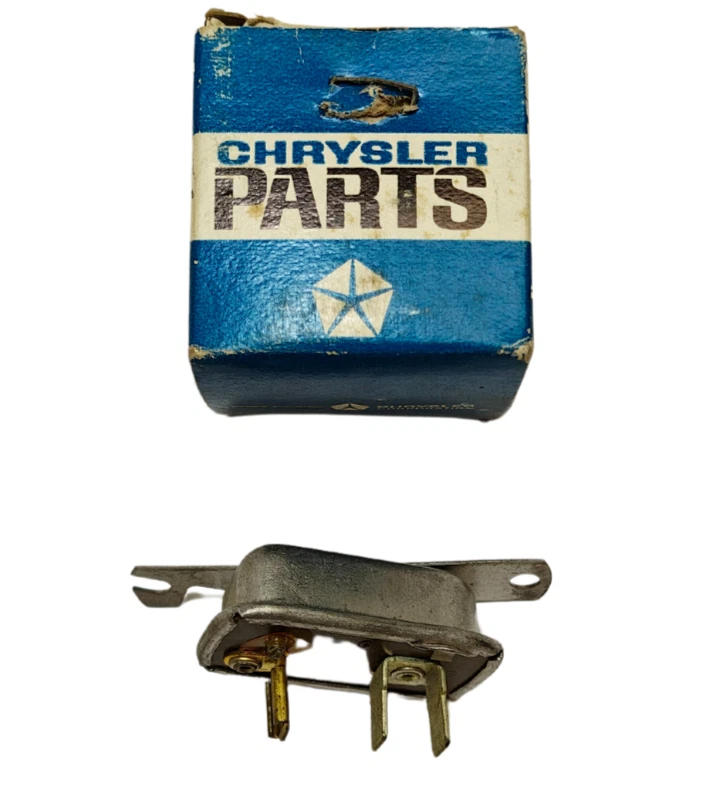 Plymouth Belvedere Savoy Fury 1961 tablero regulador de voltaje de temperatura de combustible 2256280 nuevo en stock Foto 2 de 4