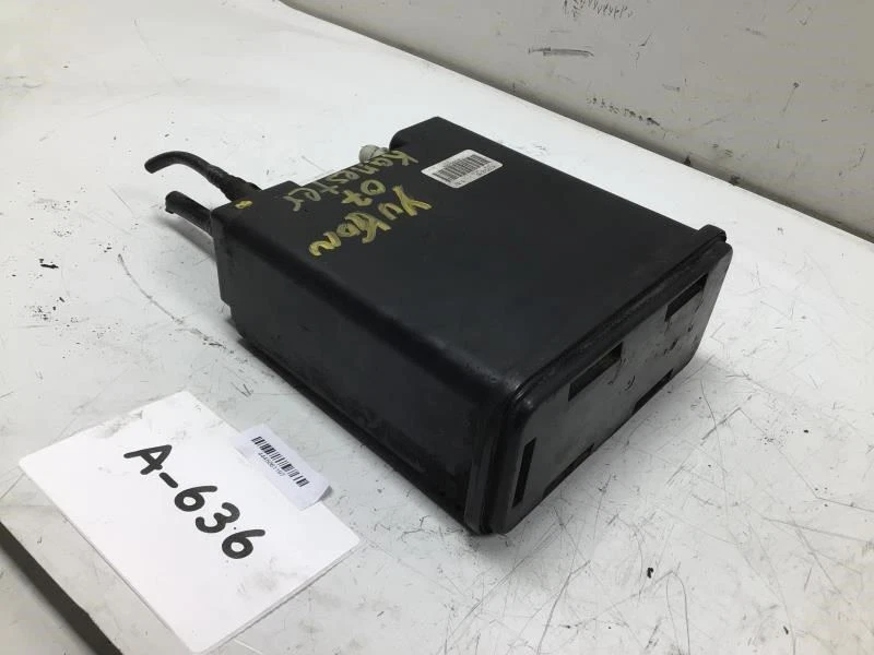 GMC Yukon XL 1500 2007 bote evaporativo de vapor de combustible OEM+ Foto 2 de 4