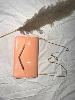 Damen Clutch Umhängetasche Rosa Lackoptik Kettenriemen Magnet