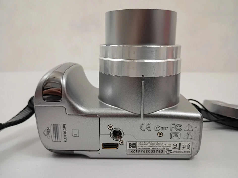 Kodak EasyShare Z612 6.1MP Digital Camera Silver Charger, 3 Batteries, Tested - Image 4 of 4