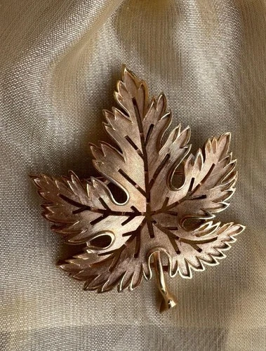 Vintage 1960s Jewelry Crown Trifari Brushed Gold Tone Maple Leaf Brooch Pin 3"