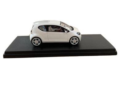 Volkswagen white up! ミニカー 1:43 s-l400.jpg
