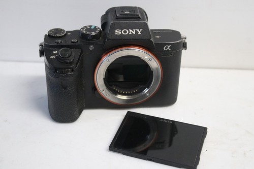 Cache Batterie Plastique Noir Pour Sony ILCE-7M2 / ILCE-7RM2 (A7M2, A7 II, A7RM2, A7R II) - Protection Poussière Et Chocs