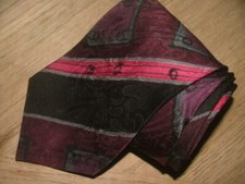 MENS ROBERT DASKAI TIE 100% SILK HAND MADE IN USA BURGUNDY BLACK STRIPED #0128