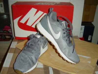 Nike Wmns MD Runner 2 Eng in der Gr.40 in blaugrau-silber