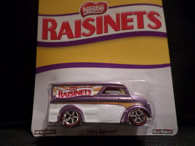 2016 HOT WHEELS NESTLE DAIRY DELIVERY RAISINETS HW HOTWHEELS WHITE/PURPLE