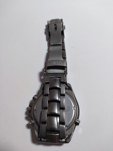 Used Watch Man Citizen Titanium Water Resistant 100 metres - Picture 5 of 8