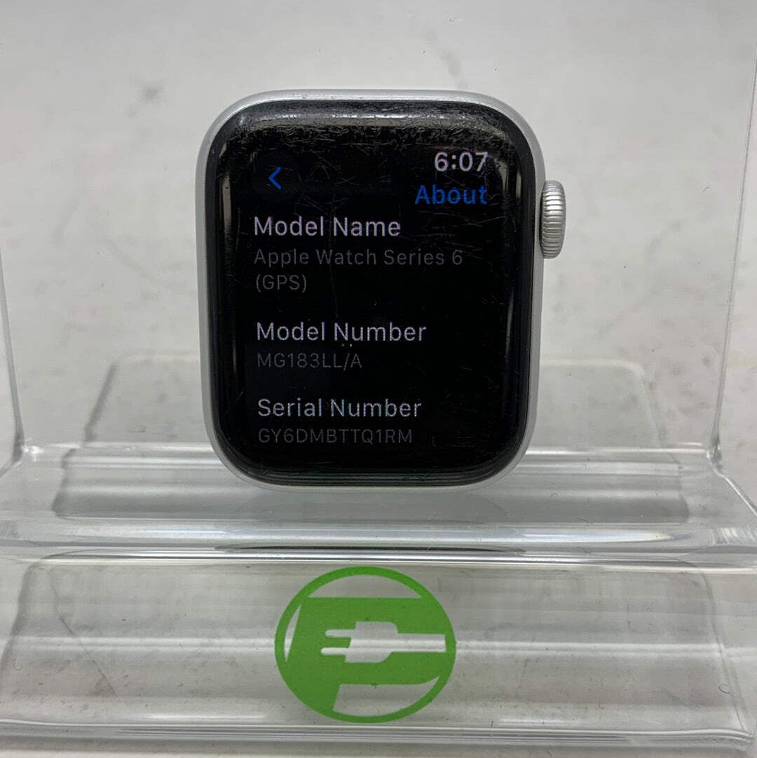 Apple Watch Series 6 40mm Aluminum White Smart Watch Apple Watch Series 6 40mm Aluminum White Smart Watch