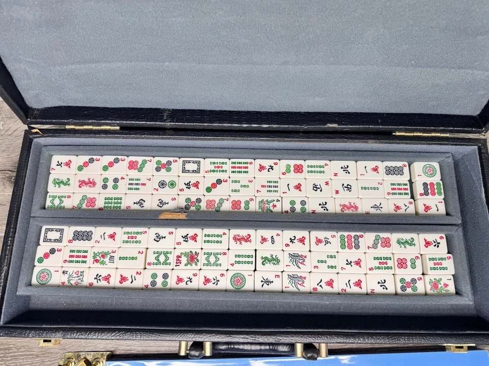 Vintage  MAH JONGG Mahjong Game With 150 TILES 4 Racks In Carry Case - Image 4 of 4