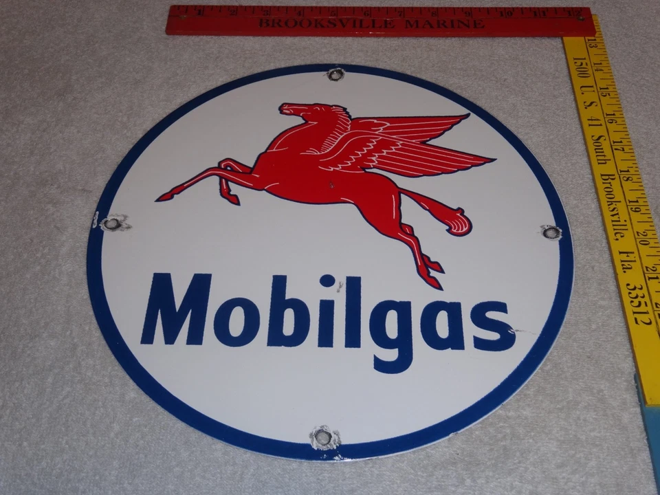 PLACA VINTAGE MOBIL MOBILGAS PEGASUS HORSE 11 1/2" PORCELANA METAL GASOLINA E ÓLEO - Imagem 4 de 4