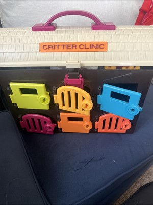 Vintage Battat B Critter Clinic Pet Vet Animal Hospital No Keys. Has 4 Pets
