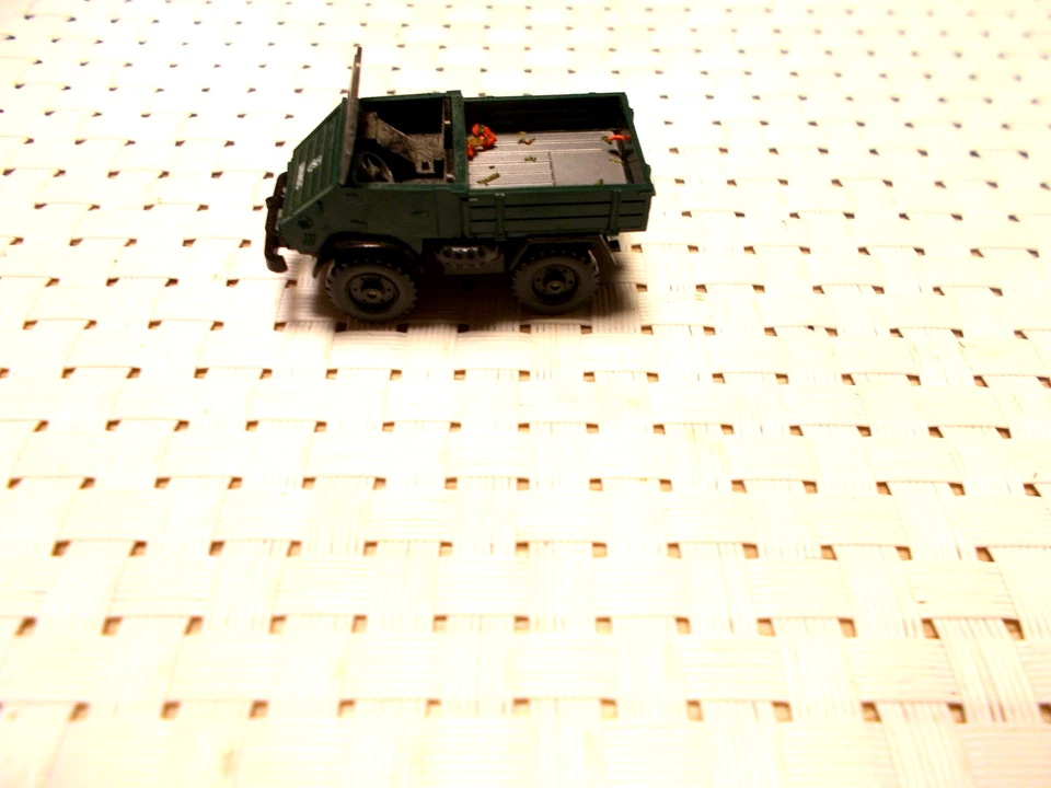 Wiking Unimog 411 offen dunkelgrün - Bild 4 von 4