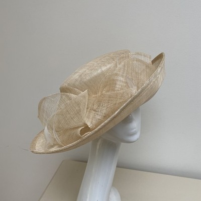 NEU CREME BEIGE HUT MIT KRAWATTE ZUM SICHERN, Hochzeiten, Rennen, formeller Anlass