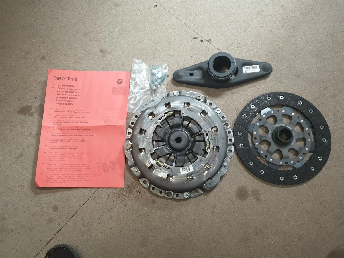 BMW Clutch Kit Fly Wheel Brand New Genuine 21217567842 21517564026  