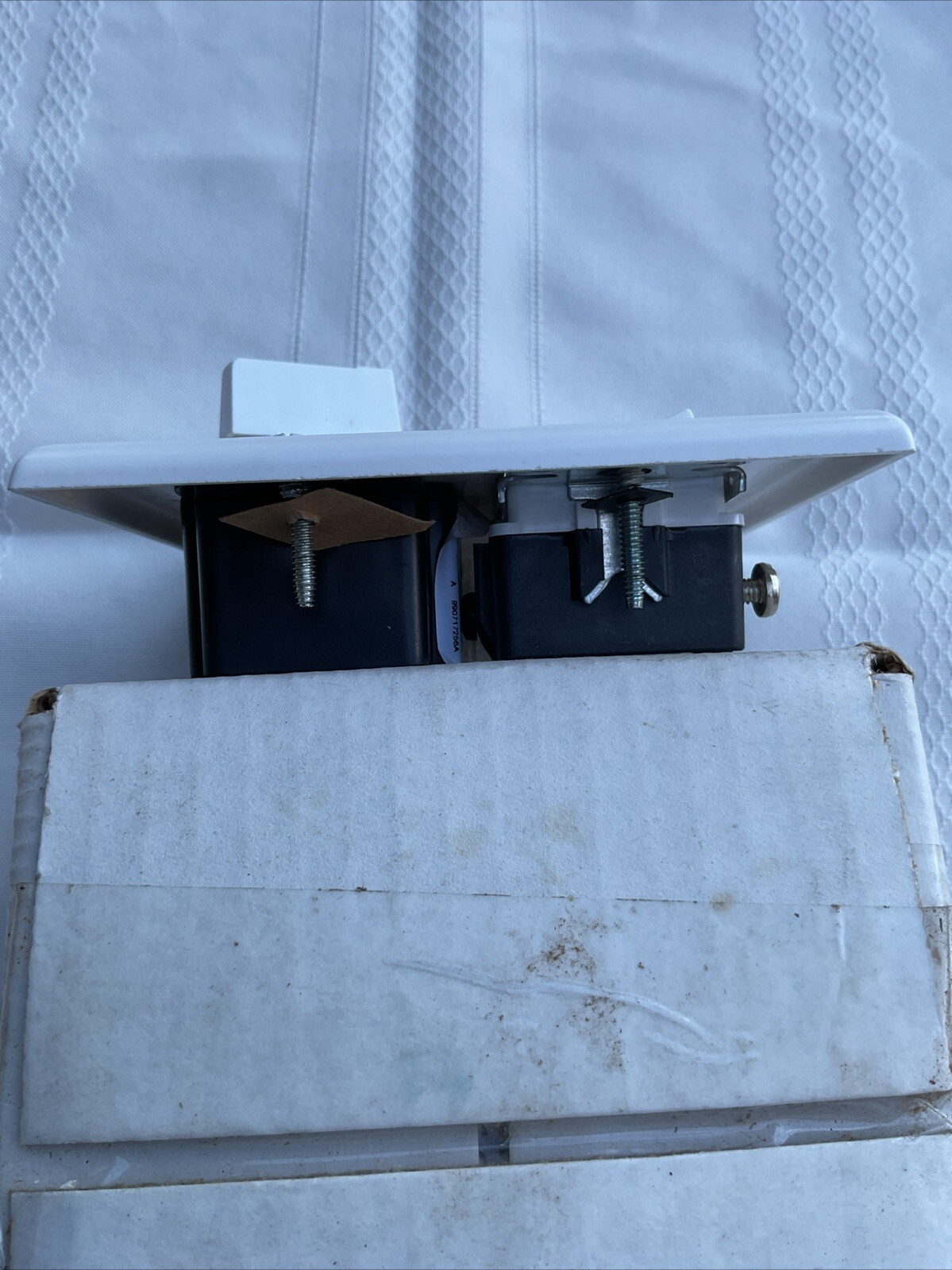 BROAN 62W 60-MINUTE TIME CONTROL With Dbl. Rocker Switches. N.O.S.