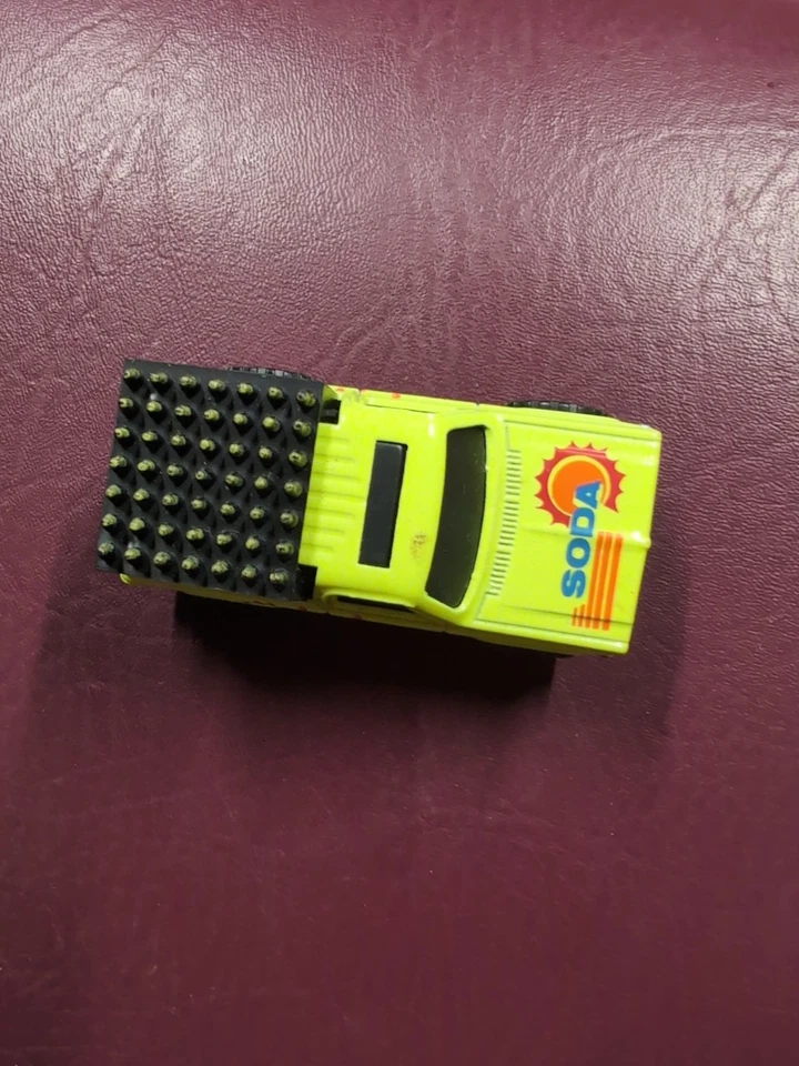 Chevrolet Blazer, camión de soda amarillo  Foto 4 de 4