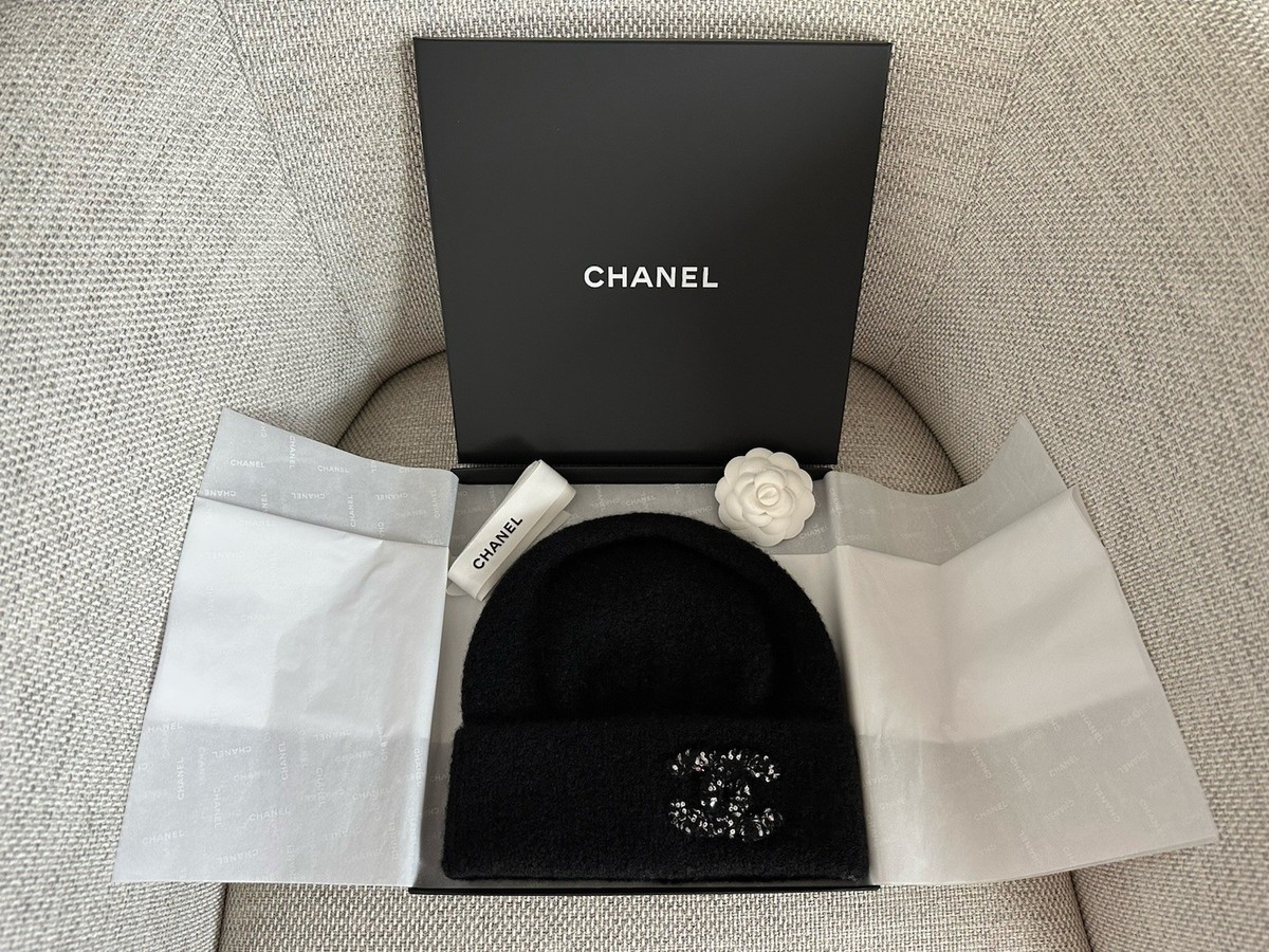 NIB 100%AUTHENTIC Chanel 25A Black Cashmere/Silk Beanie Hat Sequin