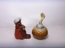 ROYAL SEALY SNAKE CHARMER  &  COBRA NODDER SALT & PEPPER SHAKERS VINTAGE UNUSED