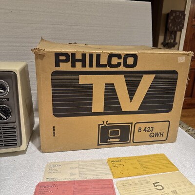 Philco 1984 13” Vintage Television B423QWH Original Box. Black