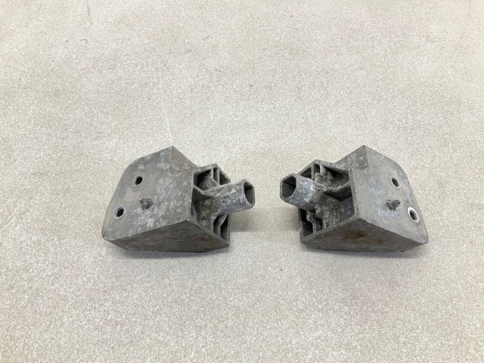 17-20 MASERATI Levante Front Right & Left Upper Radiator Mount Support Bracket C