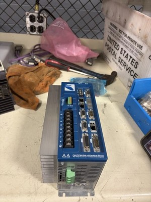 KOLLMORGEN MMC-SD-1.0-230-D SERVO DRIVE POWERS ON USED