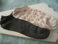 Avon Womens Ankle Socks Gray Tan Beige Poly/Spandex Set of 2 Sz 6-10