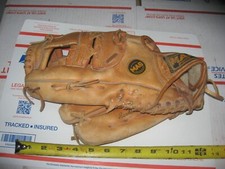 OLDER LEATHER RIGHT HAND BASEBALL GLOVE MAG PLUS MP2997