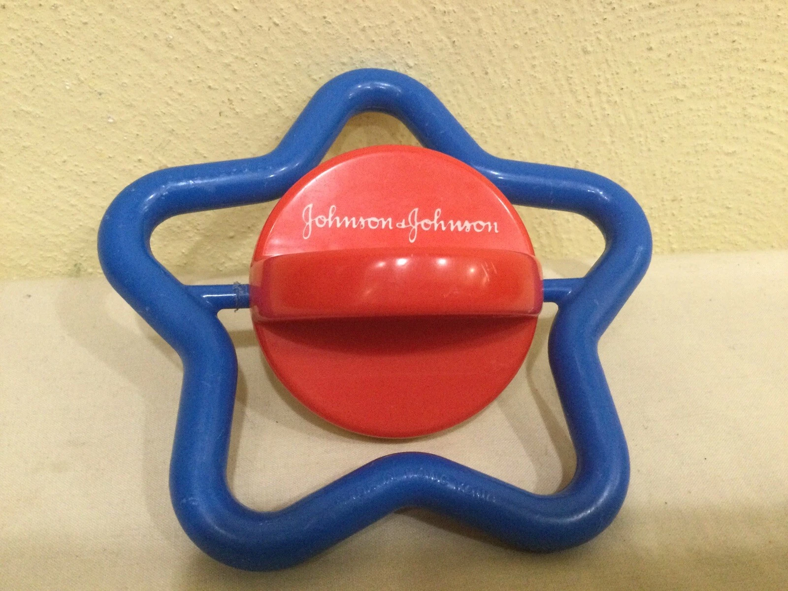 VTG. JOHNSON & JOHNSON STAR RATTLE DEVELOPMENTAL INFANT CRIB TOY, EUC, HONG KONG