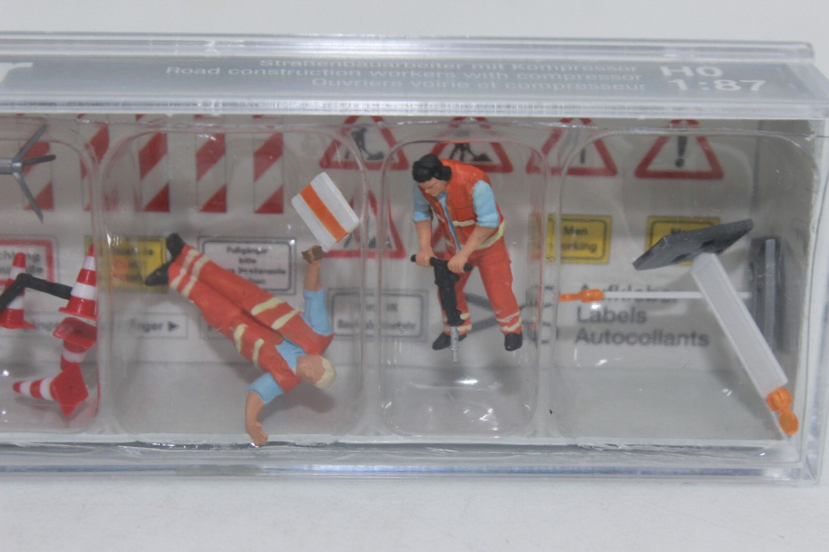 Buffalo Road Imports. Set 10 construction workers with hardhats FIGURE CONSTRUCTION WORKERS