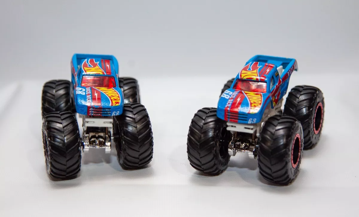 Hot Wheels Monster Trucks Oversized Race Ace