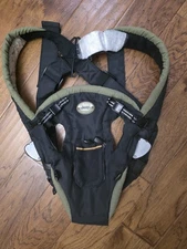 Jeep Baby Traveler 2-in-1 Deluxe Baby Carrier in Black and Olive Green