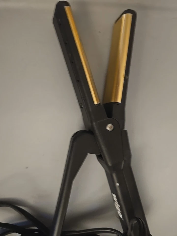 Wigo Europe Flat Hot Iron Hair Straightener Straightening WG5302 - Image 3 of 4