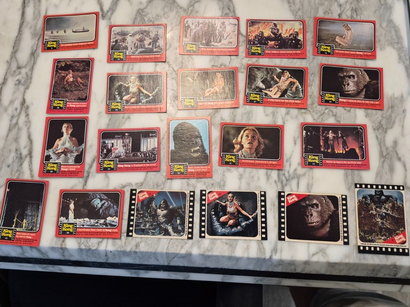 Lot of 17 Different King Kong Trading Cards Topps + 4 stickers