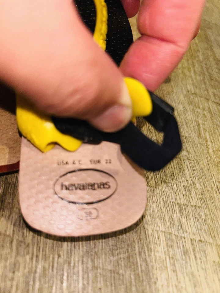 Havaianas Flip Flops Disney Mickey Mouse (Red/Yellow) Kids Size USA 6C **NWT** - Image 3 of 4