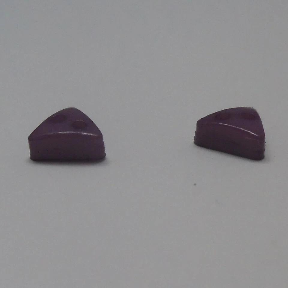 20 Small Purple 2 Hole Triangle Buttons: Craft Scrapbook Sewing Dolls: 6x6mm: UK - Image 4 of 4