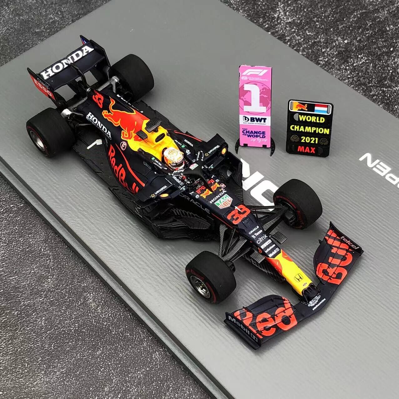 Spark 1/43 Red Bull RB16B F1 Winner GP Abu Dhabi World Champion 2021  Verstappen